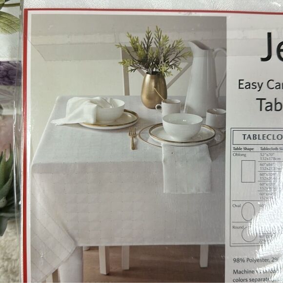 Wegmans Jem White Gold Metallic Polka Ombré Squares Oblong Holiday Tablecloth - Picture 7 of 11